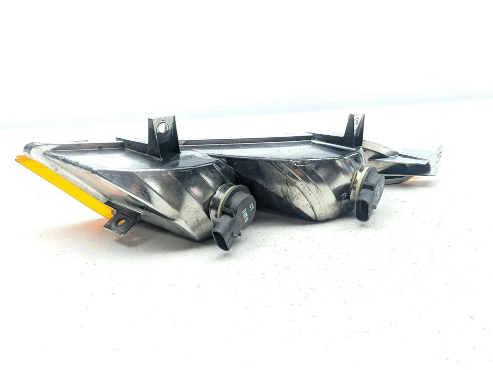 08 Victory Vision Front Left Turn Signal Flasher Indicator Light 4434650 - Image 2 of 4