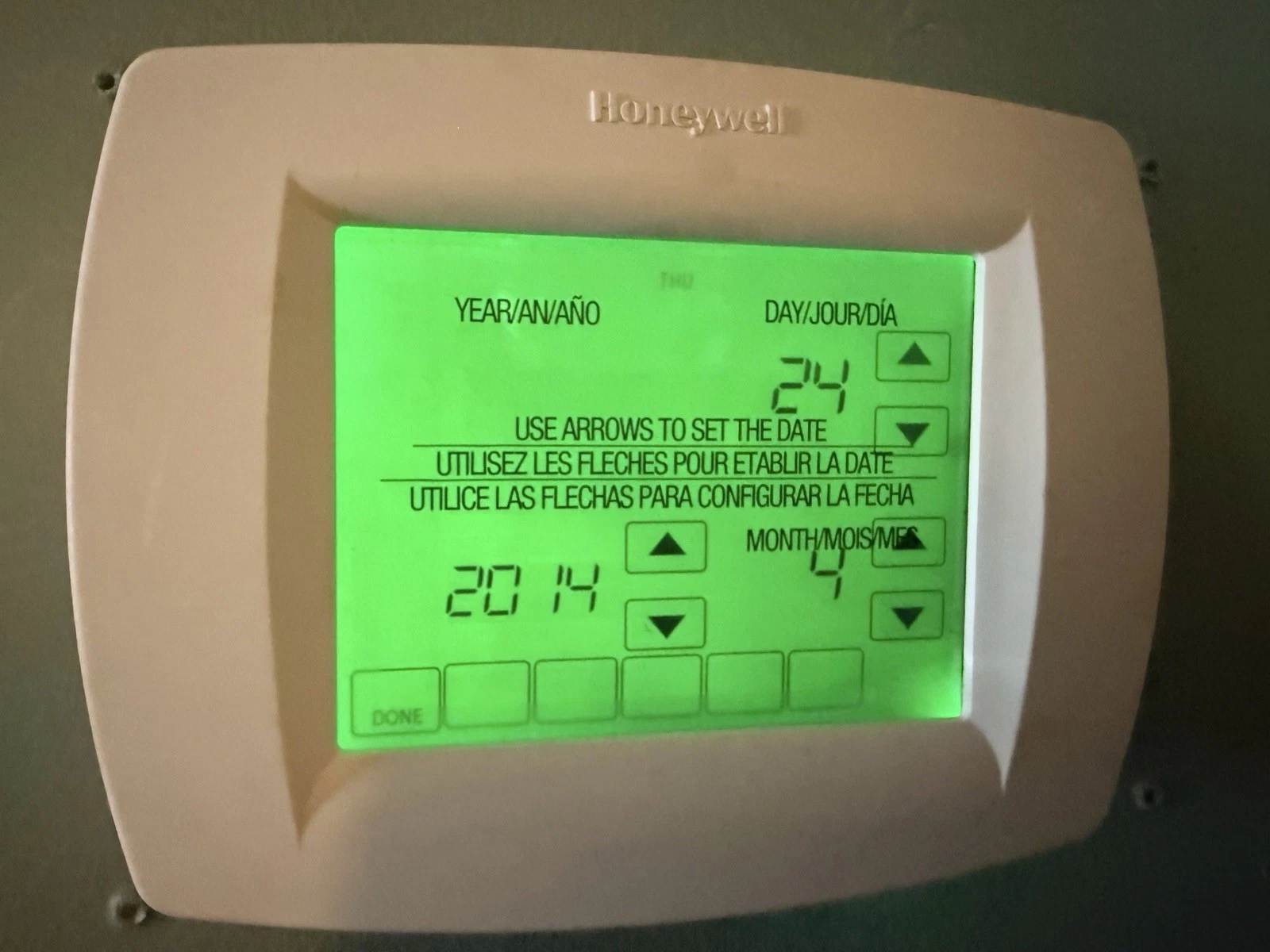Honeywell TH8321U1006 Programmable Thermostat TH8000 Series VisionPRO TouchScree
