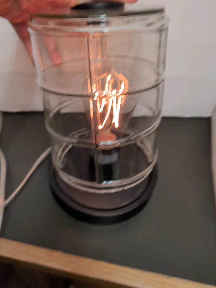 Lámpara de mesa náutica de vidrio y metal Foto 3 de 4