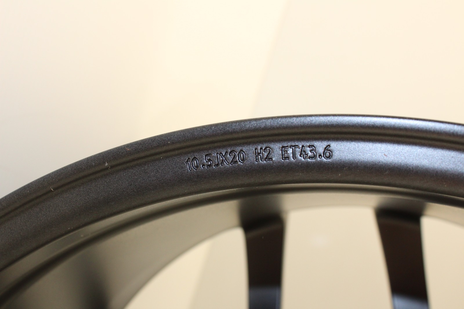 Ferrari GTC4Lusso T Rear Wheel Gray P/N 327109