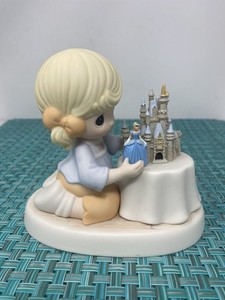 Disney Precious Moments CINDERELLA & CASTLE "A World of My Own" Figurine Vintage