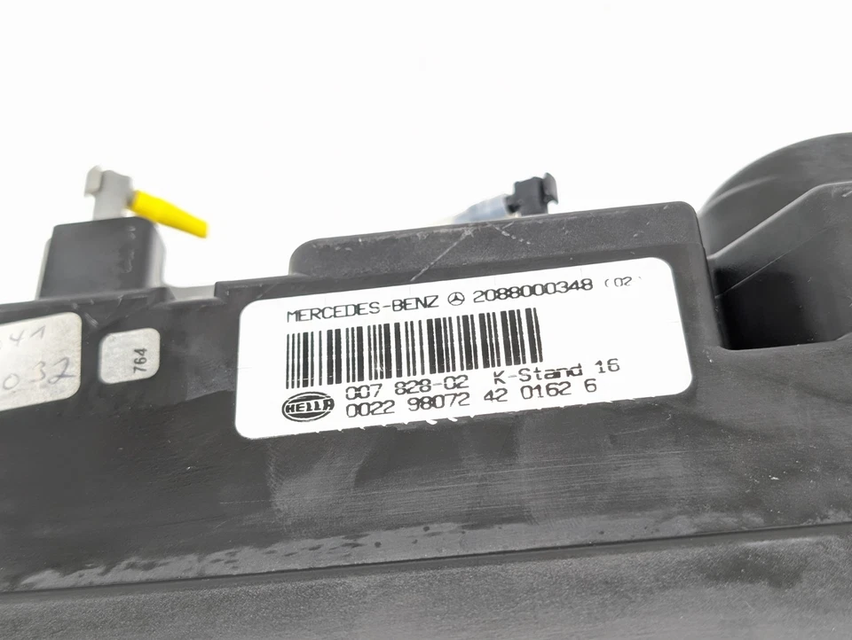 Pompa di chiusura centralizzata Mercedes Benz Classe E 2088000348 - Immagine 2 di 4