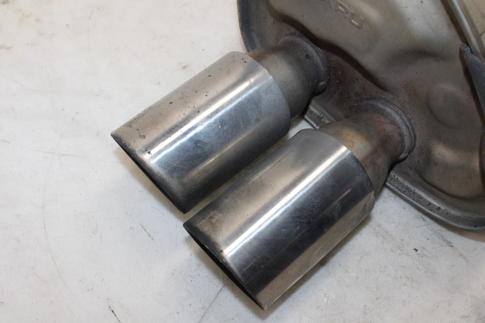 Silenciador de escape izquierdo Subaru WRX STI 2018-2021 2,5 L OEM IO39 Foto 2 de 4