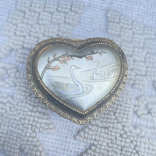 Trinket Box Heart Shaped Engraved Swan  Silver Velvet Lined Vintage Pill Jewelry - Bild 6 von 8