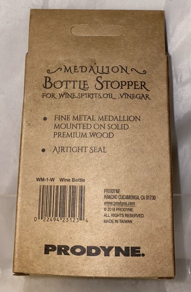 Tapón de botella medallón de vino y uva parte posterior de madera B*H Foto 3 de 3