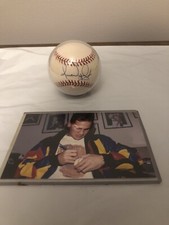 Omar  Vizquel signed baseball, Gameday Magazine, Picture  Of Signing!