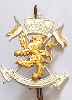 Scottish Yeomanry Original Cap Badge QC EIIR Issued Gilt 2lugs Maker F & S 45mm