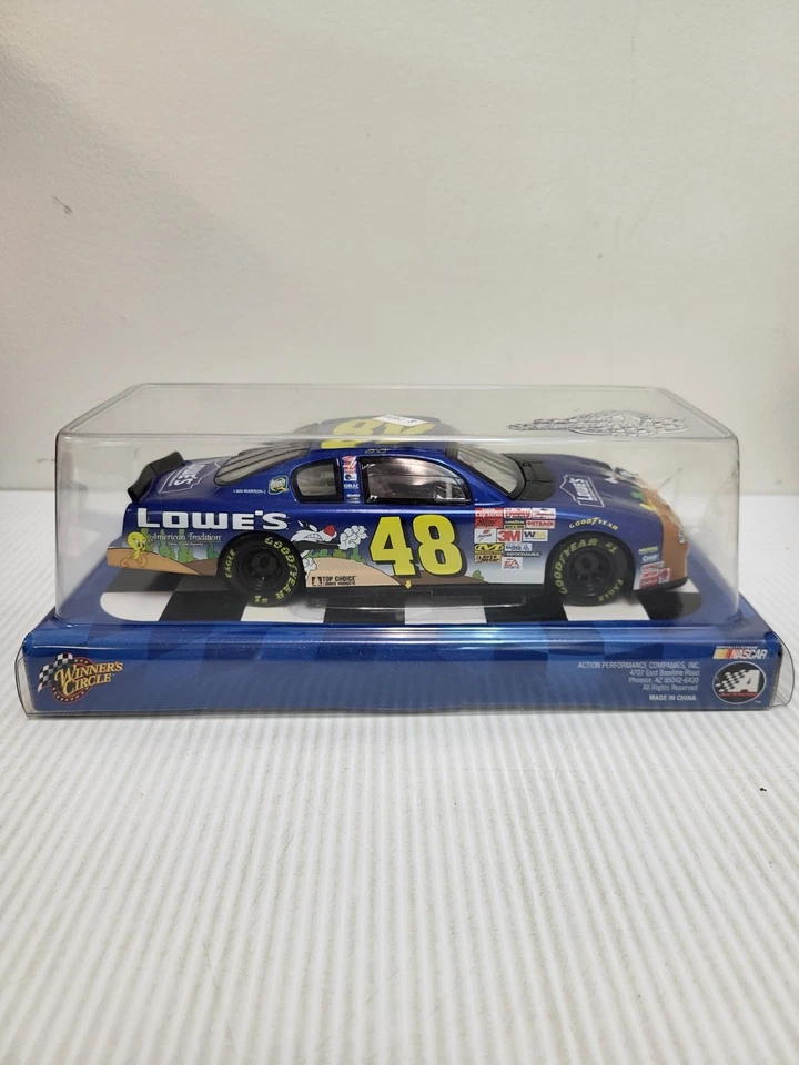 2002 Jimmie Johnson Lowes Looney Tunes Winners Circle Action NASCAR 1:24 Rookie - Image 2 of 2