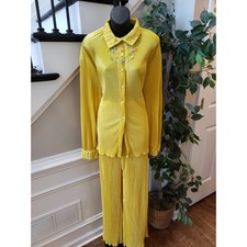 Yellow Pleated Lounge Set XL Button Top Wide Leg Pants 2-Piece Stretch Outfit
