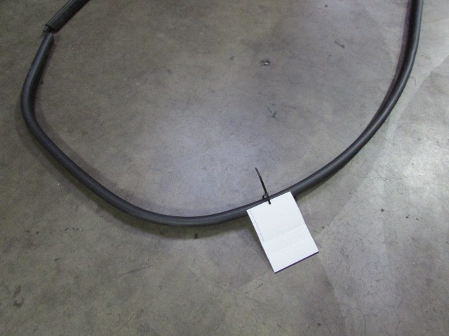 Maserati Quattroporte, RH, Right Front Door Moulding, Used, P/N 81457000