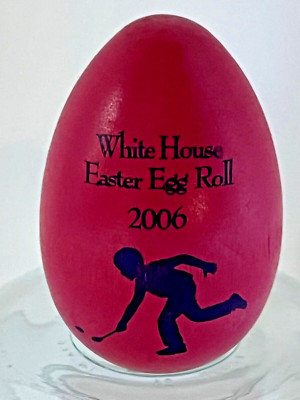 Vtg 2006 WHITE HOUSE EASTER EGG ROLL PINK Wood EGG George & Laura BUSH SIGNED