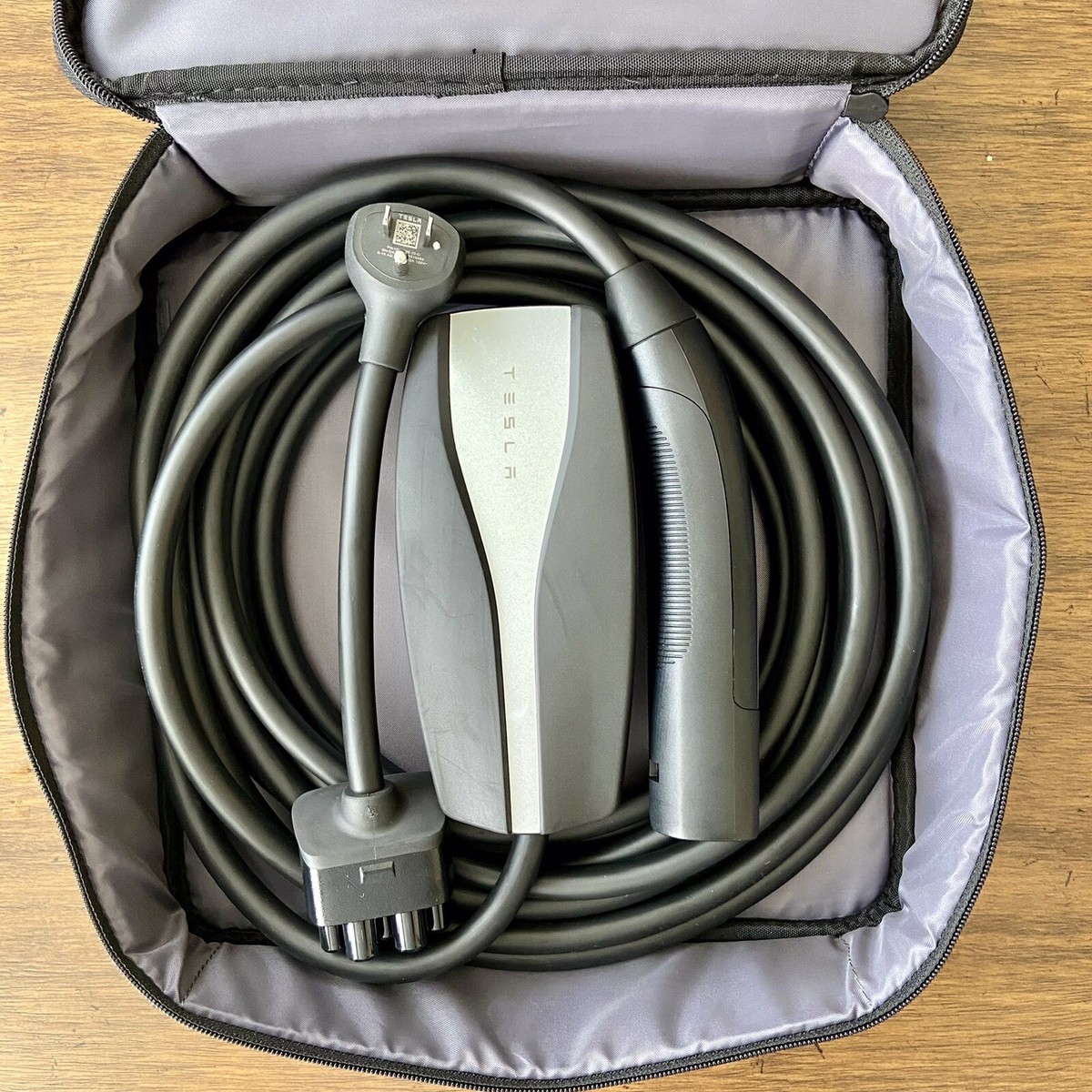 Tesla Model Y 3 S X charger Gen 2 Mobile Connector UMC charging