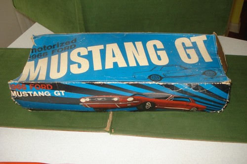 VINTAGE 1966 MUSTANG TOY MODEL CAR - BATTERY OPERATED, MADE by AMF, w/BOX, 16" - Picture 14 of 17