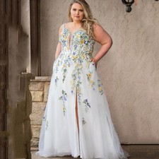 Plus Size Floral Wedding Dresses with Straps Boho Lace Appliques Bridal Gowns