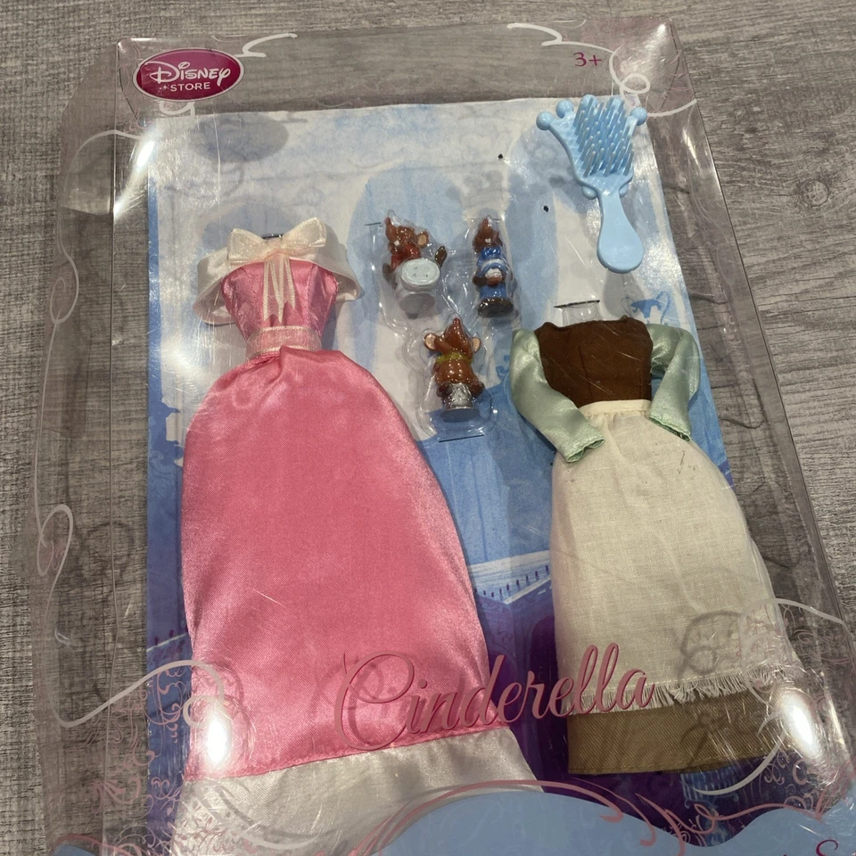 Conjunto Disney Store Cinderella Wardrabe And Friends caixa aberta leitura - Imagem 2 de 4