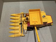 Britains 9571 Combine Harvester New Holland TR85 1:32 Model - Used