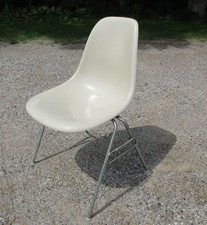 Vintage Authentic 1980s Herman Miller Ivory Color Fiberglass Shell Chair