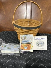 Longaberger 1999 May Series Daisy Basket w/Handle Ribbon, Protector and Tie On