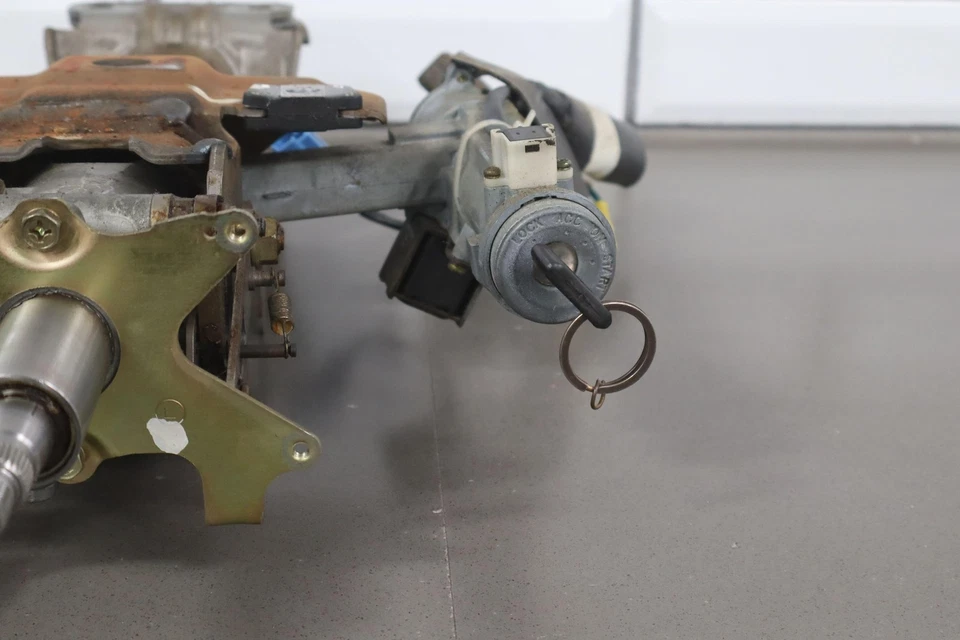 Toyota Land Cruiser 1991-1997 (cambio de piso) columna de dirección desnuda con llave Foto 4 de 4