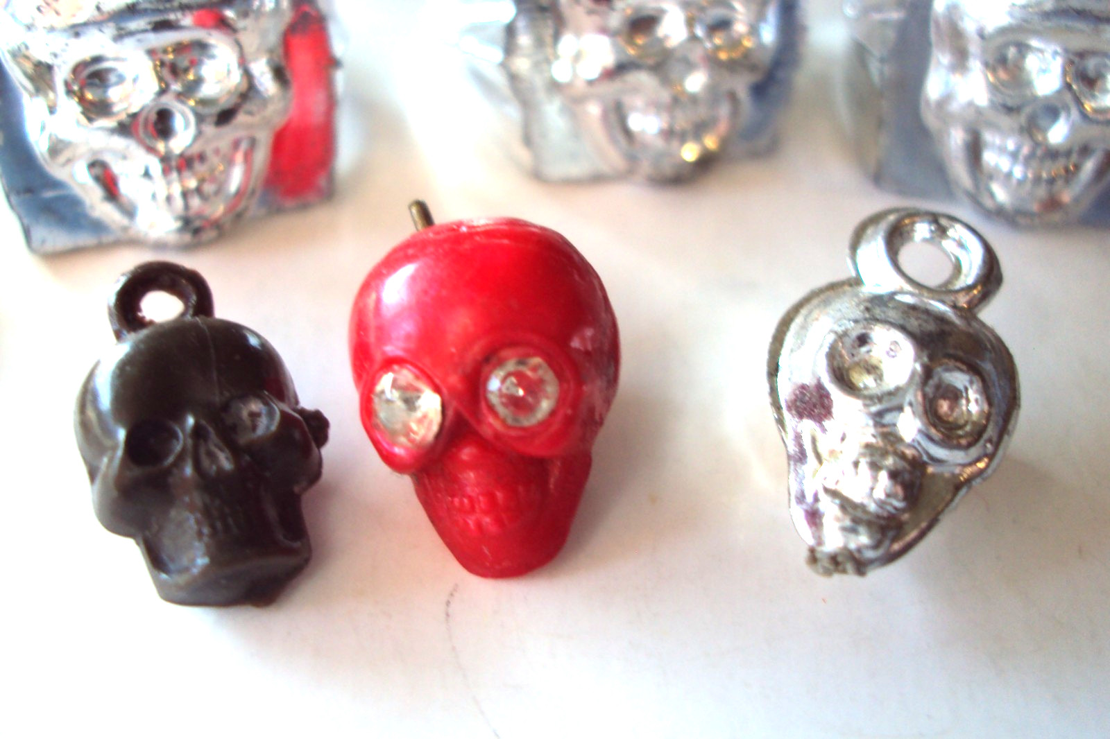 Vtg Gumball Charm Cracker Jack 60's HK SKULL RINGS & SKULLS  Vending  Prize toy