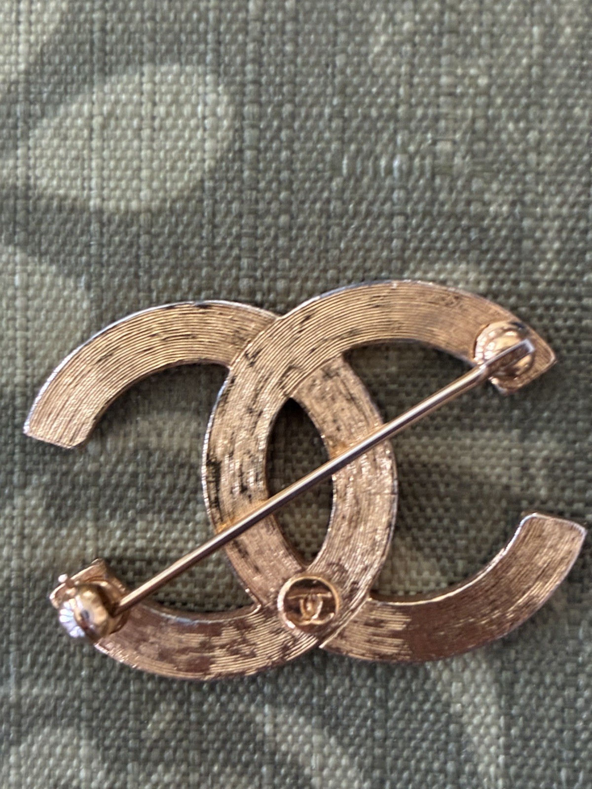 Chanel Gold Tone Interlocking CC Pattern Brooch - image 3