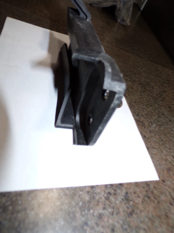 Новый из старых запасов подлинный оригинальный производитель Volvo #3518075-1 RH передний бампер крышка кронштейн 740,760,940, SE,960 - Изображение 4 из 4