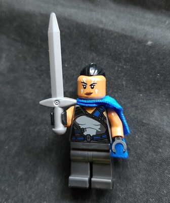 Lego Marvel Thor Valkyrie Minifigure with Sword and Cape 40525