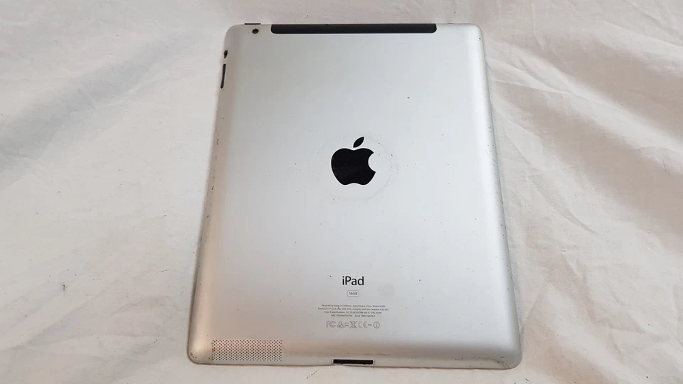 Apple A1396 iPad 2nd Gen A1396, Wi-Fi + 3g , 9.7", 16GB Black - Image 3 of 4