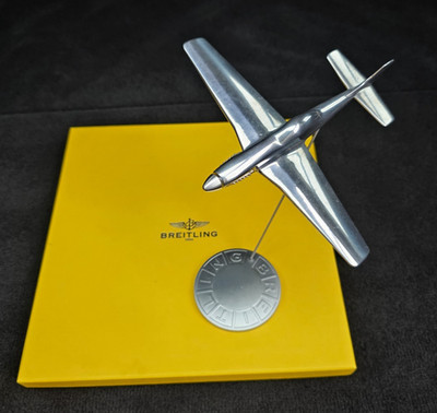 Breitling Tischflugzeug Modell P51 Mustang - Boutique Ausstellungsstück. Navitimer usw