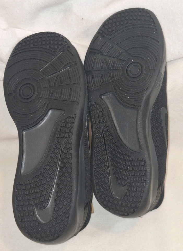 Talla 3 (GS) - Nike Omni Multi-Court Low Triple Negro Foto 4 de 4