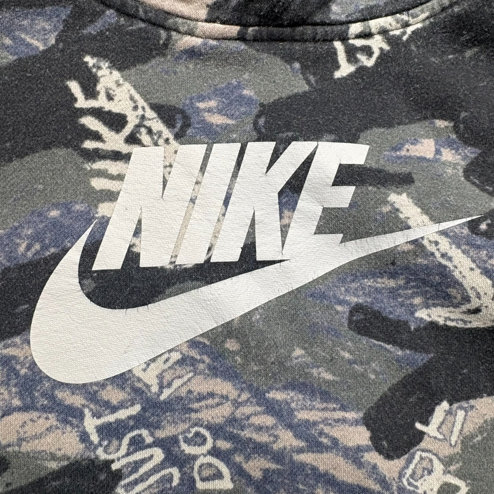 Nike Sweater Youth Boys XL Black Gray Camouflage Hoodie Pocket Hooded Sweatshirt thumbnail 4