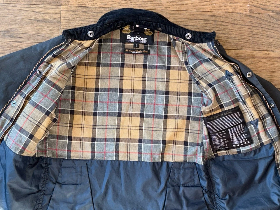 Chaqueta de cera Barbour Classic Bedale para niños pequeña 5-7 azul marino unisex Foto 3 de 4