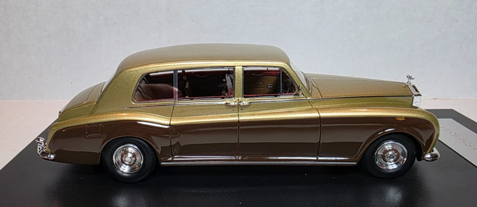 Neo Scale Models 1:43 1968 Rolls Royce Phantom VI Metallic Gold over Dark Brown - Image 3 of 4