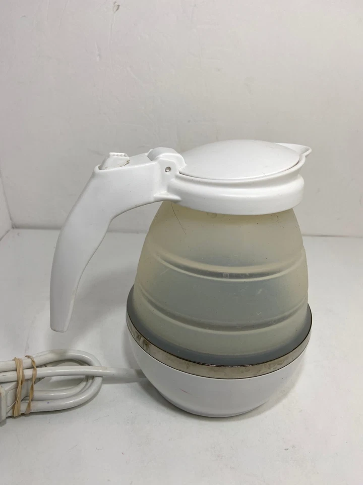 🌊 Gourmia GK360 Travel Foldable Electric Kettle .75 QT Silicone Collapses EUC - Image 4 of 4