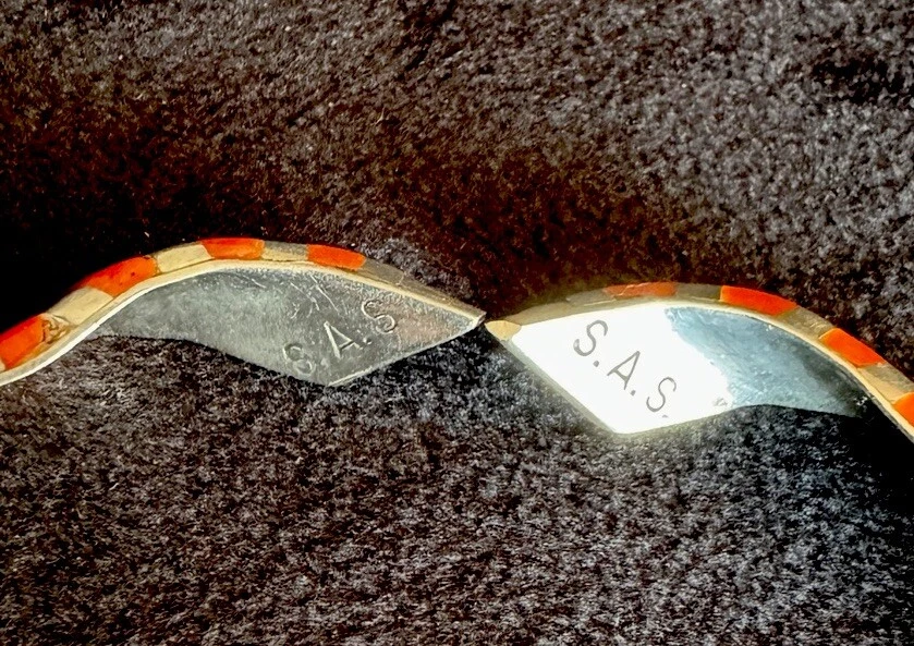 Pendientes espirales con incrustaciones de coral de plata esterlina Zuni artesanales hechos a mano estampados SAS Foto 3 de 4