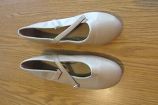 ABT Spotlights Girls Beige Tap Dance Shoes Size 2 1/2 EUC  