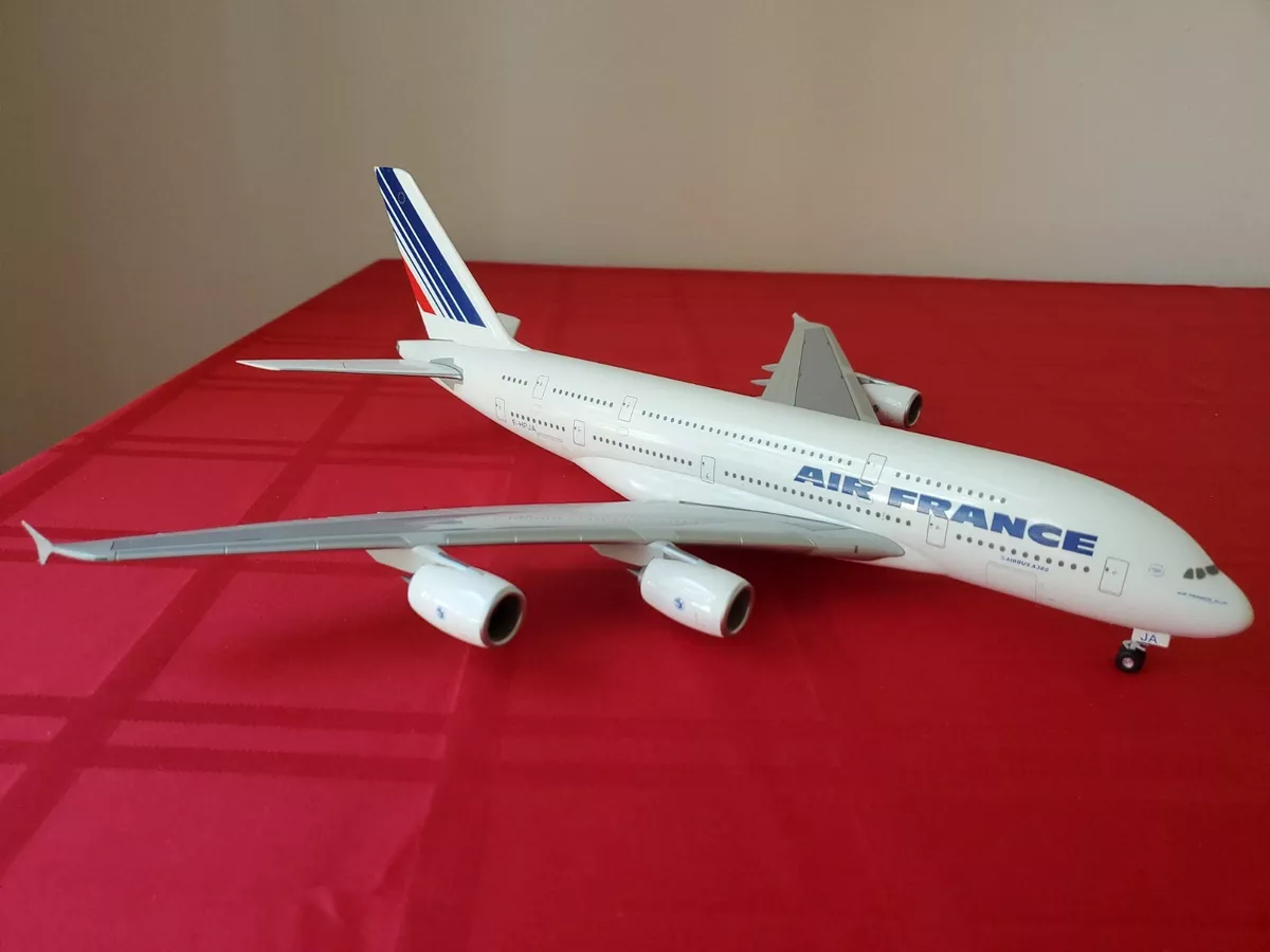 Hogan Wings Air France F-HPJA A380-800 1/200 W/Gear W/Stand