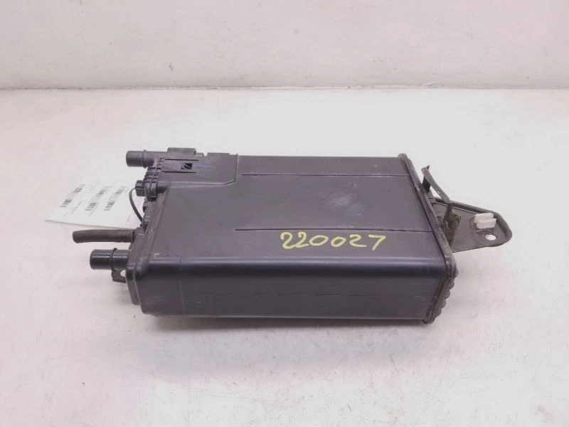 Toyota Sienna 2015 3,5 L V6 montaje de bote de vapor de combustible  Foto 3 de 4