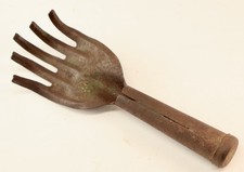 5 Tine Vintage Unbranded (MADE in USA) Garden Cultivator - Tool / Mt Top Tools 5 Tine Vintage Unbranded (MADE in USA) Garden Cultivator - Tool / Mt Top Tools