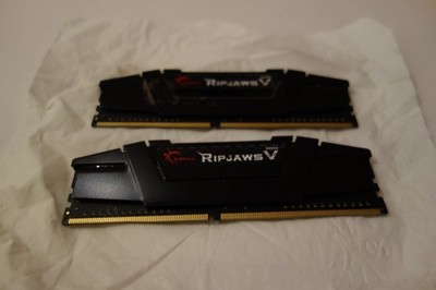 2 x GSkill Ripjaws DDR4 3200 8GB (1xok, 1xdefekt!)