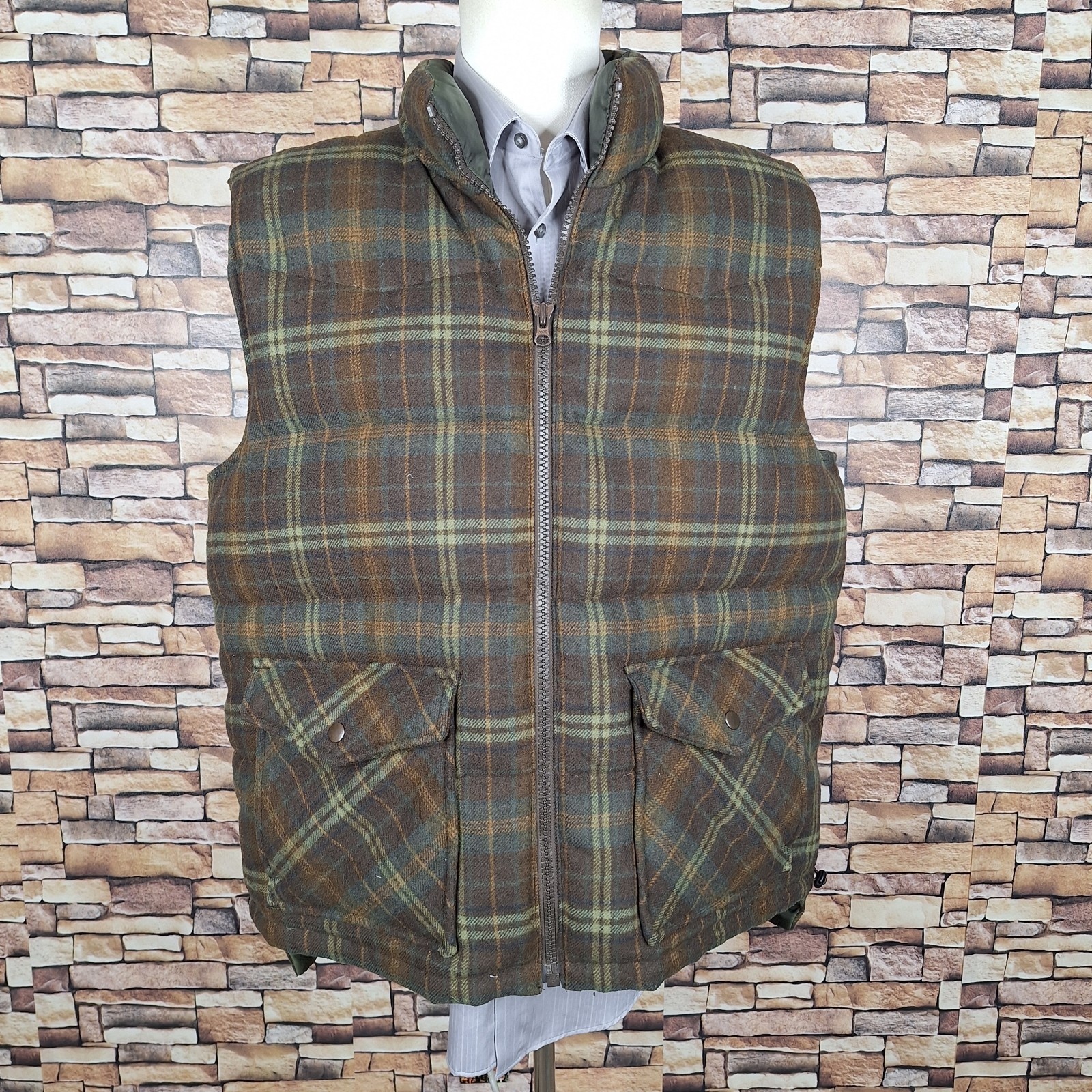 Old Navy Mens XL Green Plaid Puffer Vest with Full Zip and Pockets