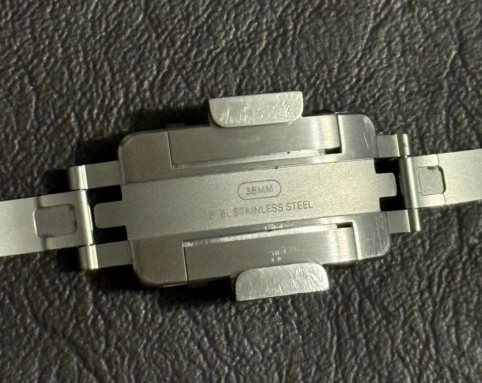 Apple MJ5G2ZM/A 38 毫米链式手链 - 银色 & MTU22AM/A 40 毫米米兰尼斯环 — 第 4/4 张图片