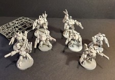 Warhammer 40k Tau 6x Crisis Suits and 2x Comm...