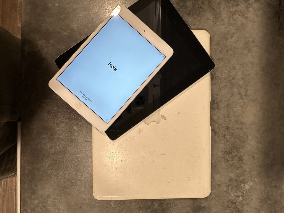 FOR PARTS Lot of 4 3 Apple iPads & 1 MacBook Laptop (2009) eBay