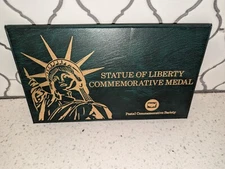 Statue of Liberty Commemorative Medal w/First Day Issue Stamp in Folder