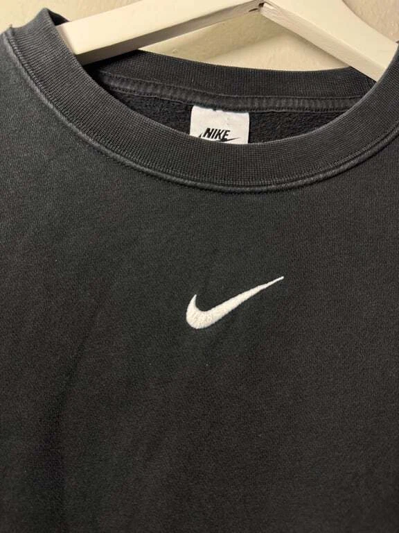 Nike Bordado Logo Negro Sudadera Centro Swoosh Mujer’s Recortado Mediano Foto 3 de 4