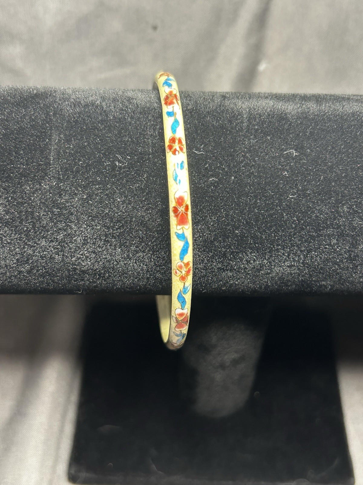 Beautiful Floral Bangle Bracelet Gold Tone Red Enamel