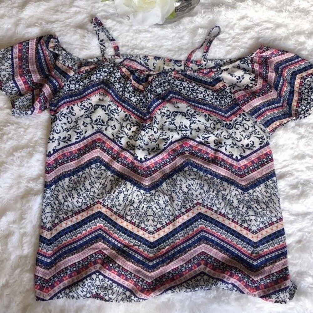 Trendy Cold Shoulder Top - Zigzag Pattern - Size L - image 1