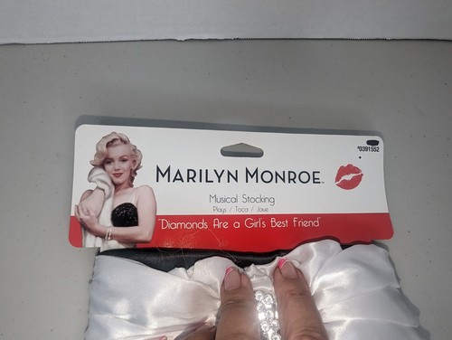 Calza natalizia musicale Marilyn Monroe "I diamanti sono una migliore amica delle ragazze" - Foto 2 di 5