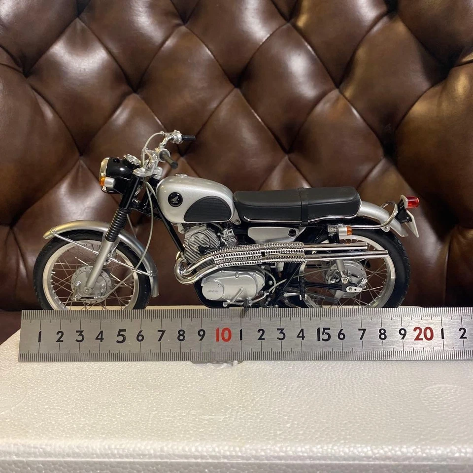 EBBRO 1/10 Honda CL72 1962 Diecast Motorcycle Model - Image 3 of 4